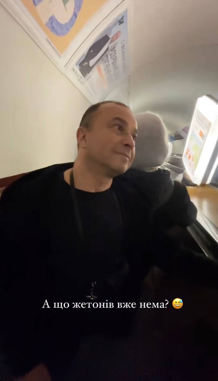 "В жизни не купила бы себе". Жена Виктора Павлика показала драгоценный подарок от певца на годовщину